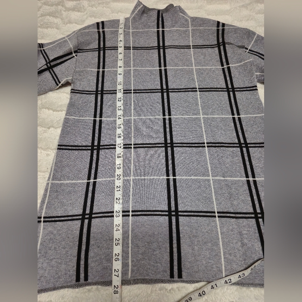 Ellen Tracy Black and Gray Turtleneck Sweater - Picture 5 of 7